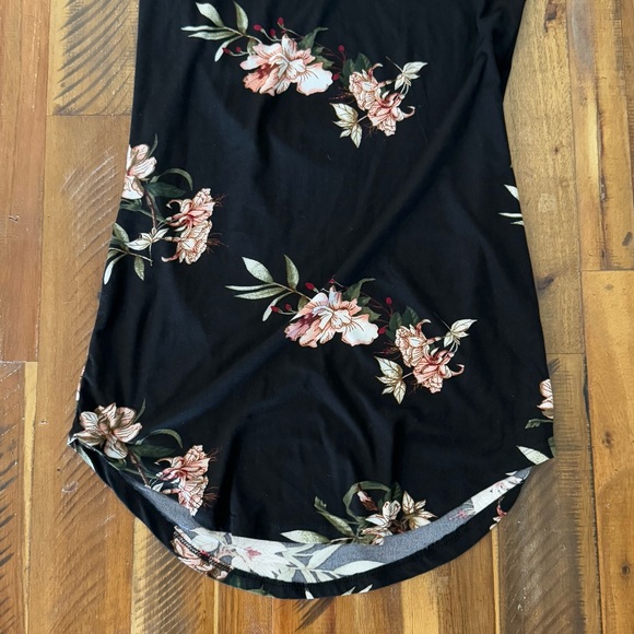 Black & Floral Short Sleeve Mini Dress - Picture 3 of 10